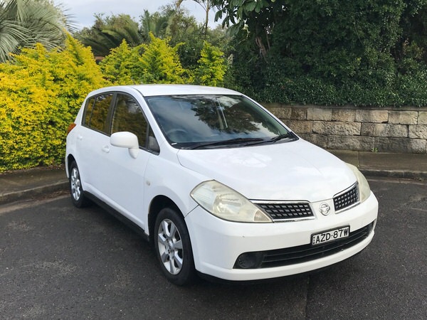 B1049 nissan tiida