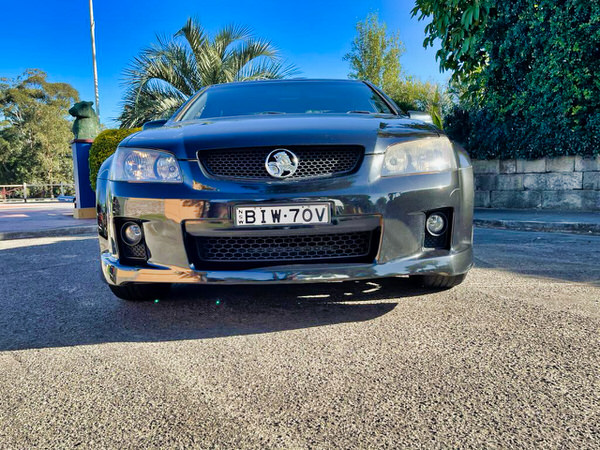 Used Holden Commodore for sale - Automatic - SV6 Model - photo looking at the front of the car