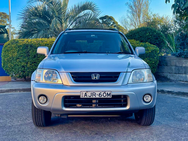 Used Honda CRV for sale - front straight on view of 4x4