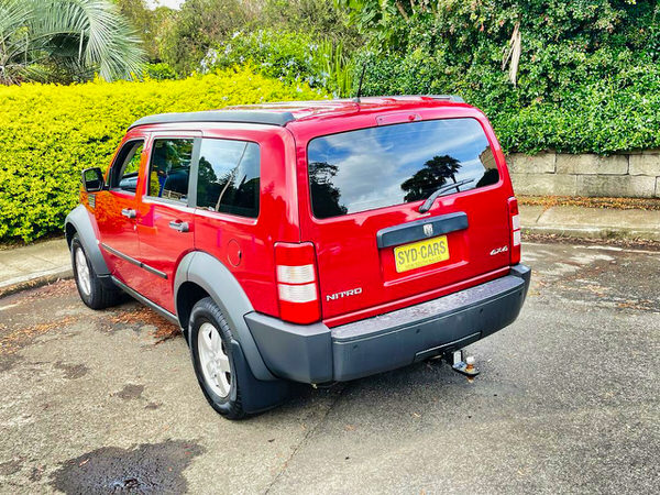 Dodge Nitro - photo showing the rear passenger side view with towbar