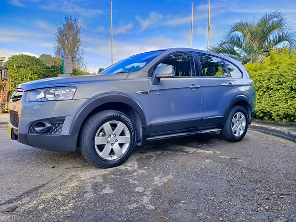 Used Holden Captiva for sale Automatic 7 seater model - photo showing the view from the front passengers side angle view