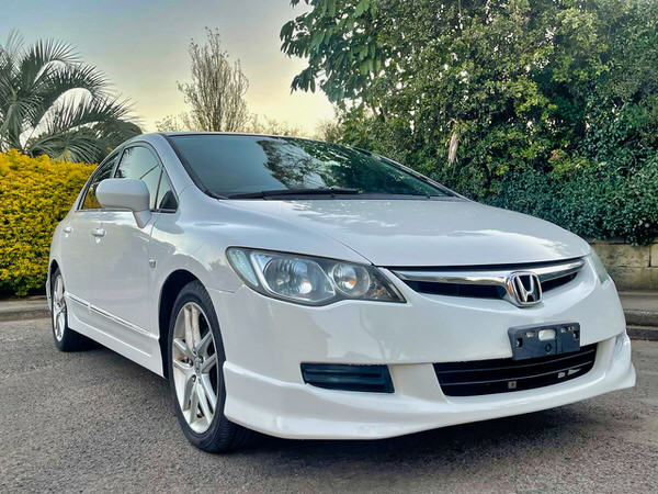 Used Honda Civic for sale - Photo showing White Civic with colour coded white front bumper