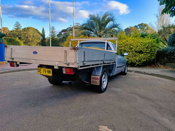 Photo showing the tray and dimensions for this used ute for sale at our Botany depot