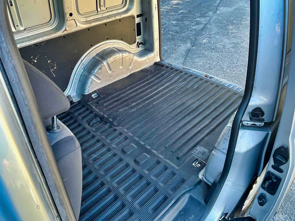 Used VW van for sale - Automatic VW Caddy - Photo showing the practice side sliding door and floor space