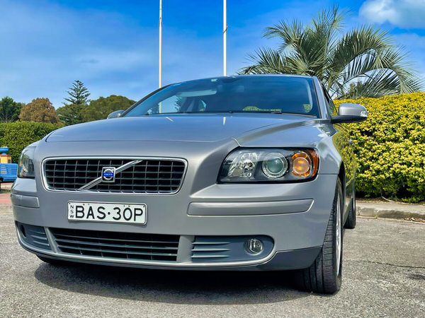 Used Volvo for sale - automatic S40 model - photo showing a close up of the front grille and bumpers from a side angle