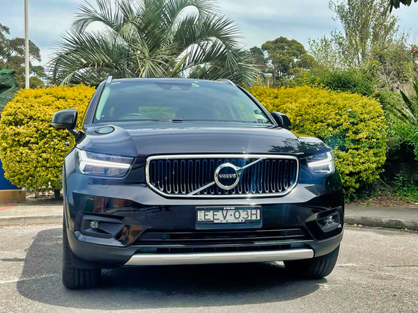 Used Volvo for sale - automatic XC40 model - photo showing the impressive front profile of the car