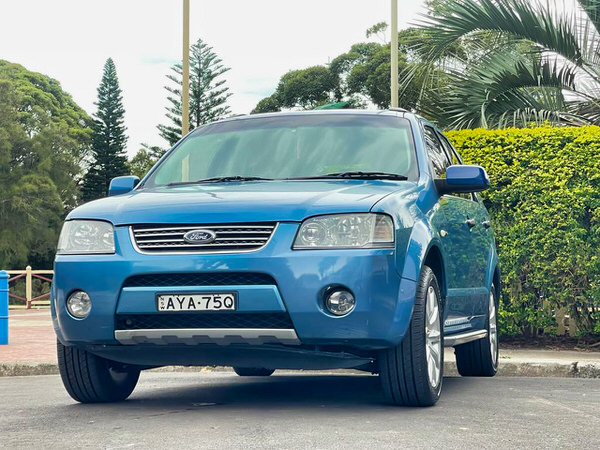Ford Territory for sale - Automatic 7 Seater 2006 Ghia model - photo showing the front passengers side angle view with running boards 