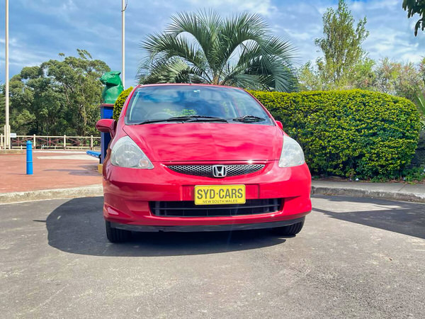 used Honda Jazz for sale - Automatic red 2004 model - photo showing the front straight on view with colour coded bumpers and front grille