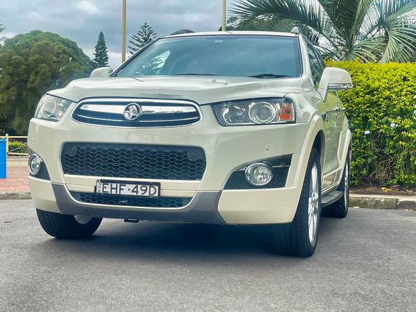 Used Holden Captiva for sale in Sidney - automatic 7 seater model - photo showing the front passengers side angle view with colour coded bumpers and grille