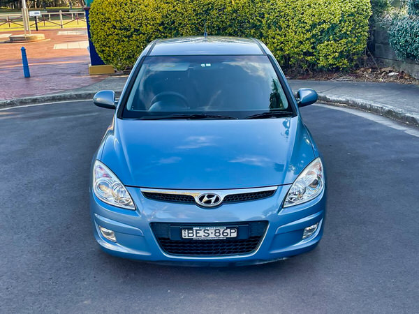 Hyundai i30 for sale - 2098 light blue model - Photo showing the straight on view with the colour coded matching bumpers and front grille