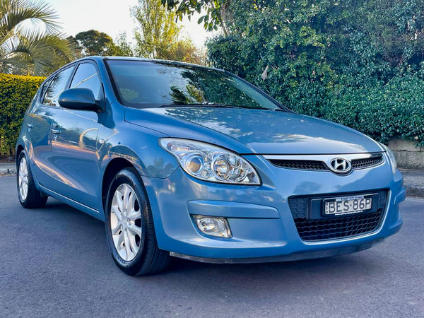 Hyundai i30 for sale - 2098 light blue model - Photo showing the view looking at the frot drivers side angle