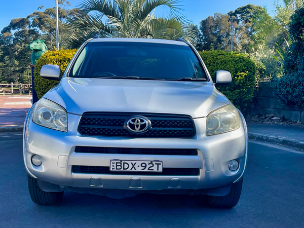 Used Toyota Rav4 for sale - Photo showing the front straight on view with matching colour coded bumpers and front grille