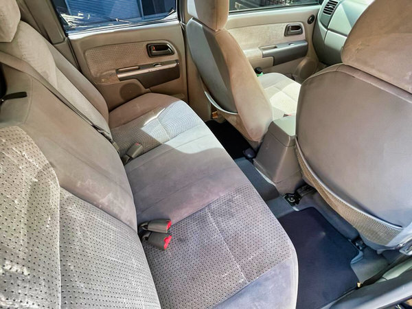 Dual Cab UTE for Sale - Great Online Reviews - Model Shown is the 5 person dual cab Holden Colorado in Black 2006 - photo showing the view sitting in the rear cab passengers seats inside the vehicle