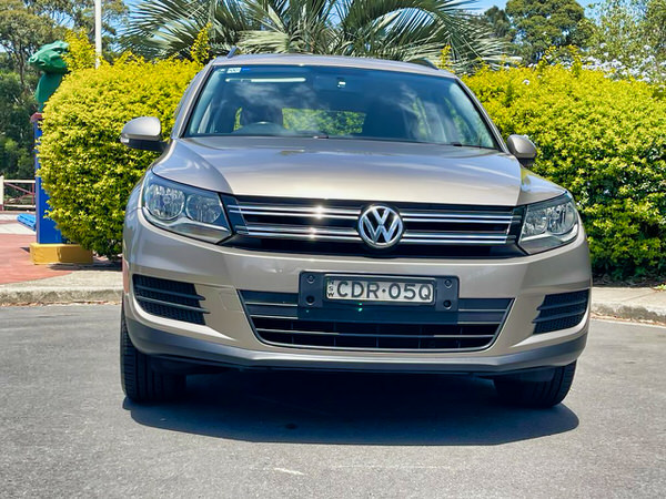 Used VW SUV for Sale - VW Tiguan 2011 Gold colour Model - Photo of the front straight on view with colour matching front bumper to the paintwork and impressive front grille