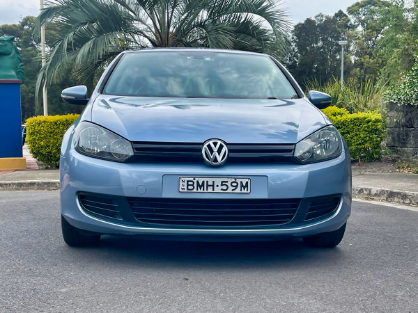 Used Golf for sale - 2009 Automatic 1K MY10 90 TSI Trendline model in Metallic Blue - photo shows the front straight on view with matching colour coded front bumper and grille