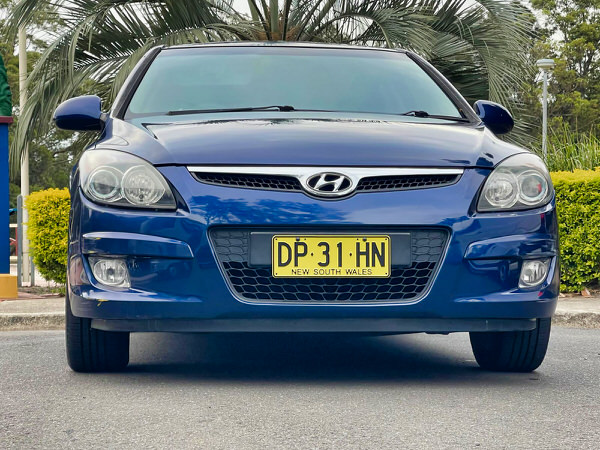 Used Hyundai i30 for sale in Sydney - Model shown is the Hyundai i30 Trophy Automatic 2012 model. Photo showing the front straight view in blue