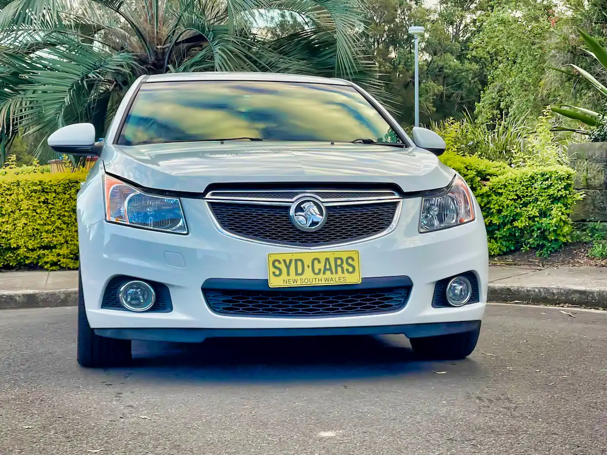 Front view showing matching bumper + Grille unded Holden Cruze