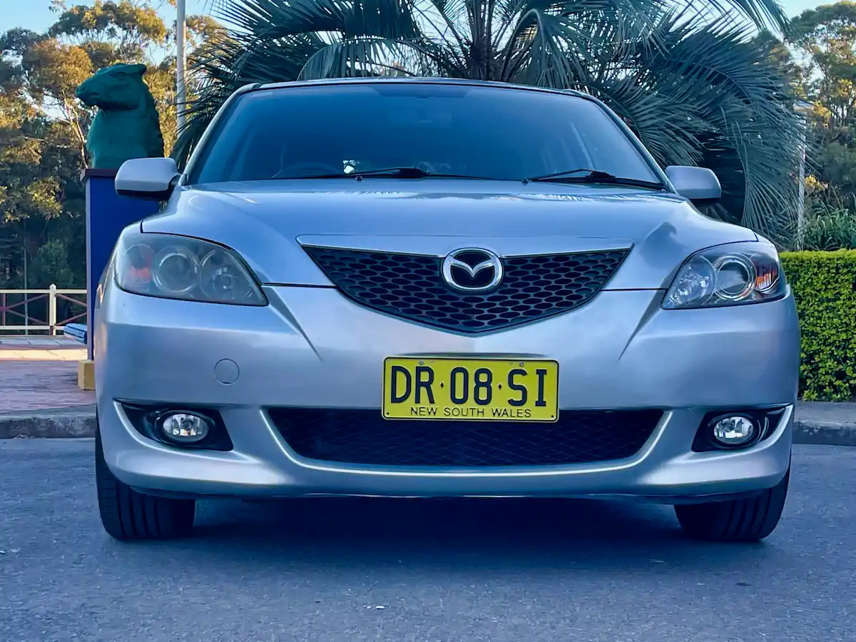 Front view showing matching bumper and grille on this used Mazda 3 for sale at Sydneycars Botany