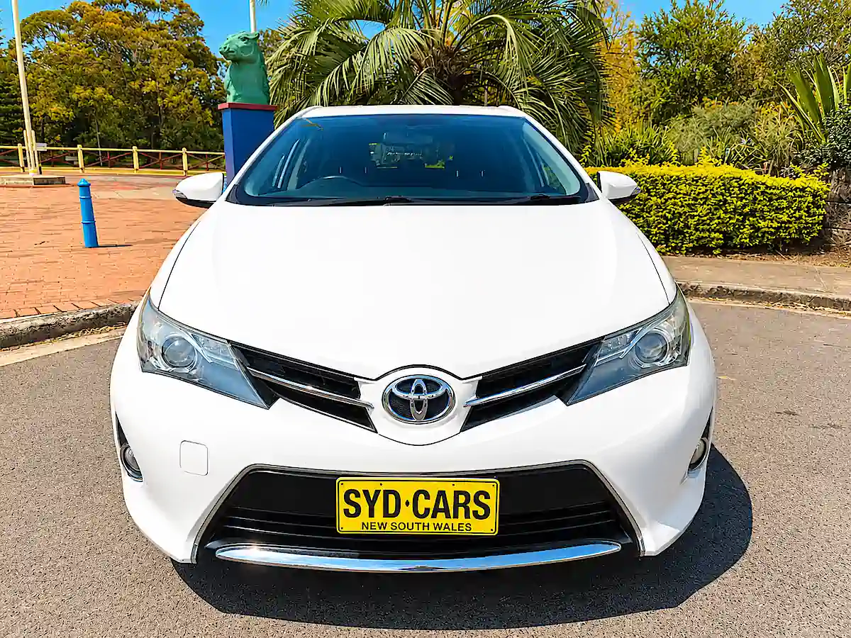 Used Toyota for sale - Corolla Automatic 2013 White - front straight on view