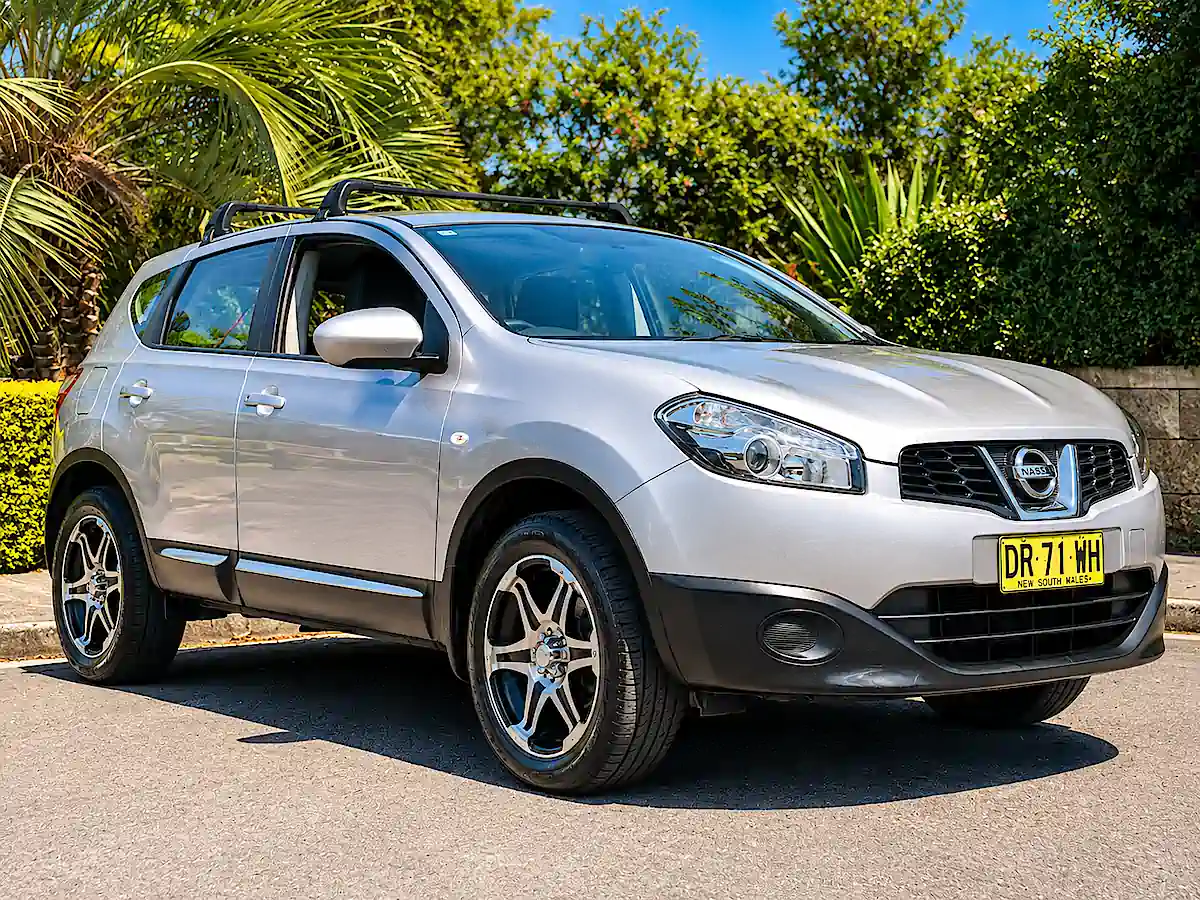 Used Nissan for sale at Sydneycars Botany - 2011 Dualis front driver side low angle view updated image